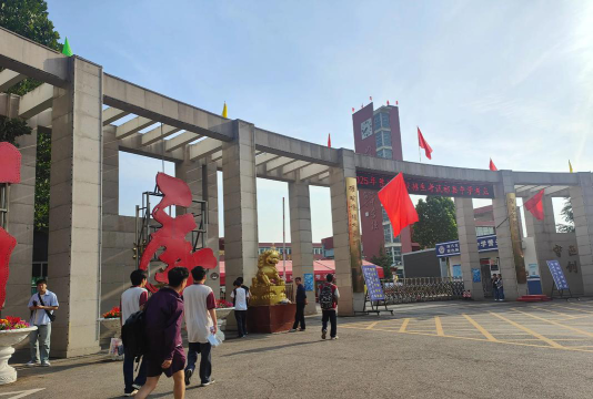 东营利津县高级中学阅读区