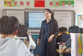 河北省阜平县北果元中学阅读区
