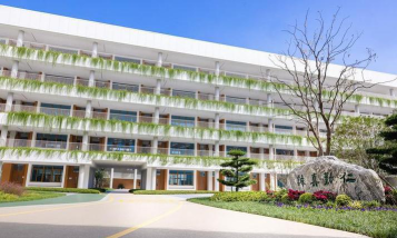 襄阳高新外国语学校阅读区