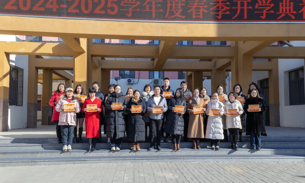 定兴县杨村乡杨村中学阅读区