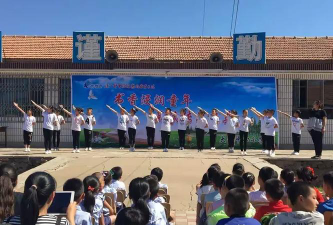 隆化县唐三营镇河南营村小学阅读区