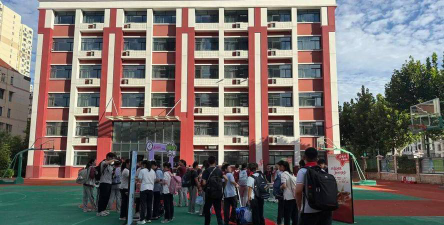 上海建设初级中学阅读区