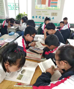 安新县寨里乡中学阅读区