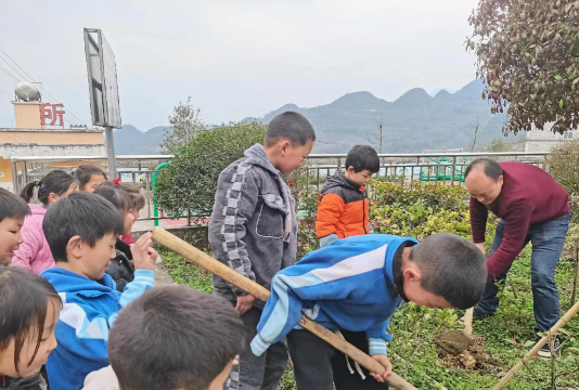 湖南省常德市汉寿县东岳庙乡燕窝村小学阅读区