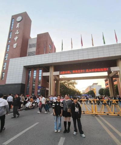 灵山中学阅读区