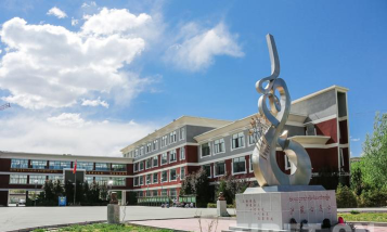 日喀则市第三高级中学阅读区