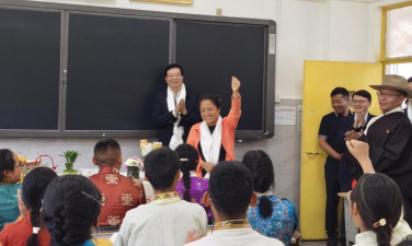 山南市第三高级中学阅读区