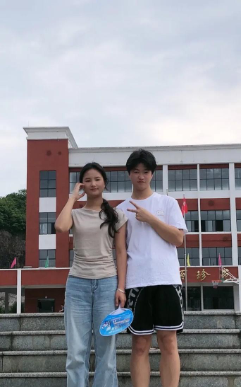 毕节威宁县高级技工学校阅读区