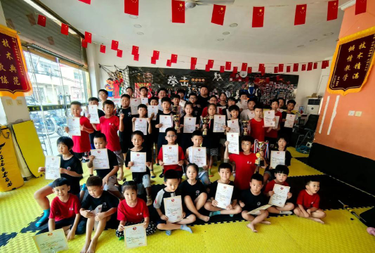 方官镇中学阅读区