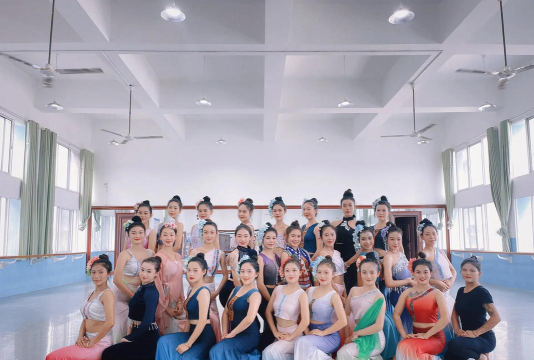西双版纳景洪市职业高级中学阅读区