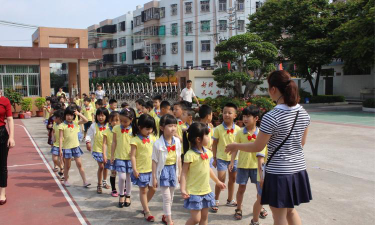 潮阳区海门莲花峰学校阅读区