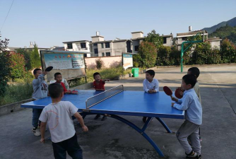 雷岭镇双溪小学阅读区