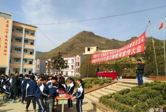 镇雄县坡头镇堰塘中学阅读区
