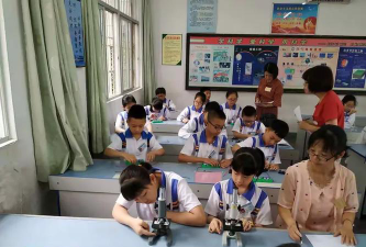 澄海区城西树强学校阅读区