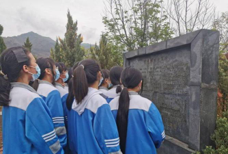 彝良县角奎镇发达中学阅读区
