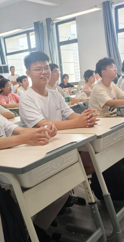 南昌市文演高级中学阅读区