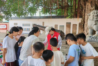 南澳县深澳小学阅读区