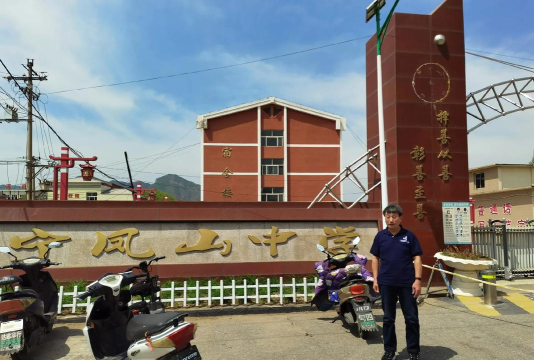 丰宁县凤山镇凤山二中阅读区