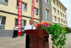 围场县南山咀乡九年一贯制中学部阅读区