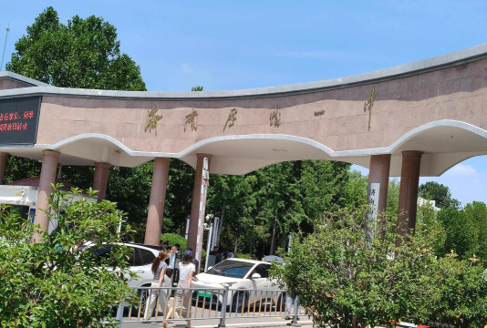 ‌济南市历城第一中学阅读区