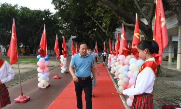 澜石镇东方河宕小学阅读区