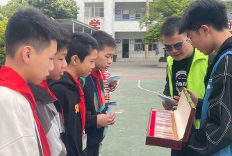 汕头市潮阳区和平凤善小学阅读区