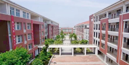 苏州相城区陆慕高级中学阅读区