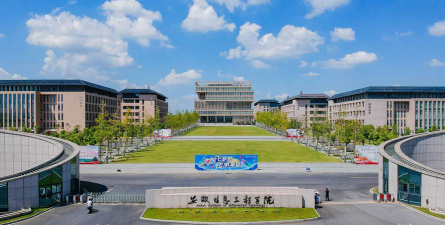 阜阳颍上信息工程学校阅读区
