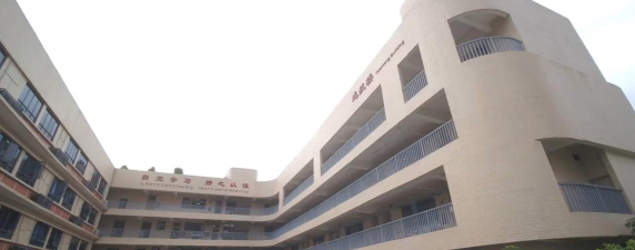 深圳航城学校阅读区