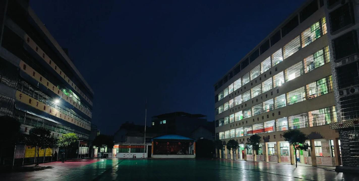 深圳崇文学校阅读区