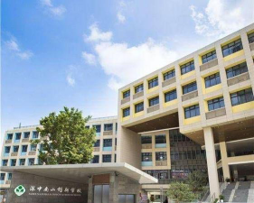 深圳深中南山创新学校阅读区