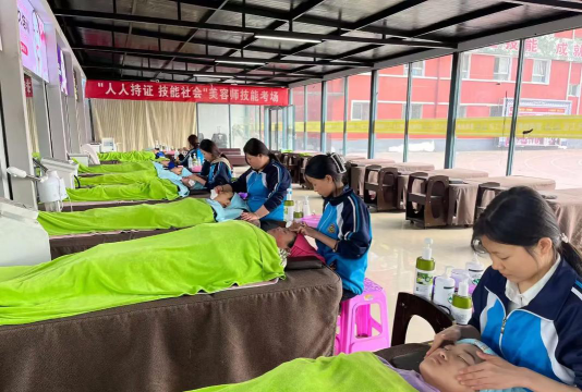 太原山西晋阳技工学校阅读区