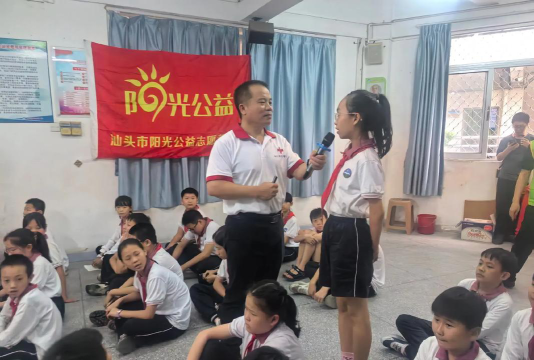 汕头市潮南区仙城镇波溪小学阅读区