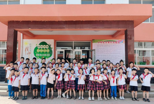 登封市东金店乡第二中心小学阅读区