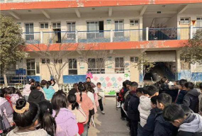 登封市徐庄乡第一中心小学阅读区