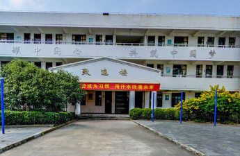 苏武乡新河中学阅读区
