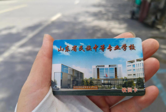 潍坊山东省民族中等专业学校阅读区