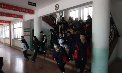 新县中学阅读区