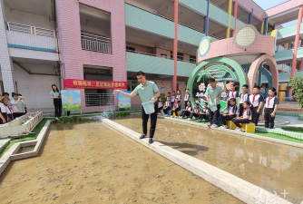 罗村镇罗沙小学阅读区