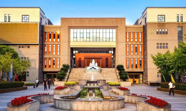 上海师范大学附属中学阅读区