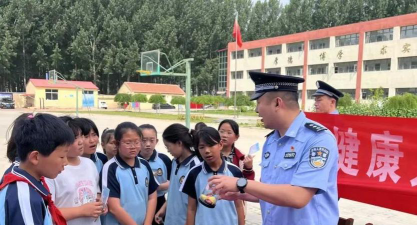 泊头市泊镇肖杜李中学阅读区