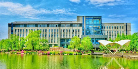 宁波奉化区工贸旅游学校阅读区