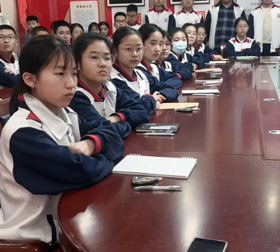黄骅市第二中学阅读区