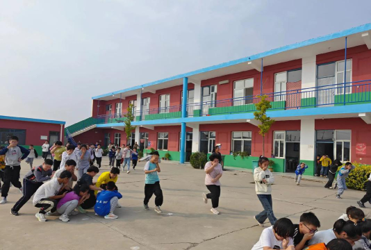 阳曲县泥屯镇中学校阅读区