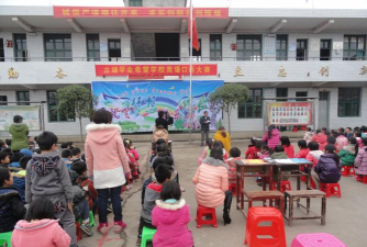 长沙市望城县坪塘镇花扎街村古塘小学阅读区