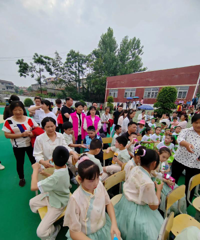 浏阳市大瑶中心小学阅读区
