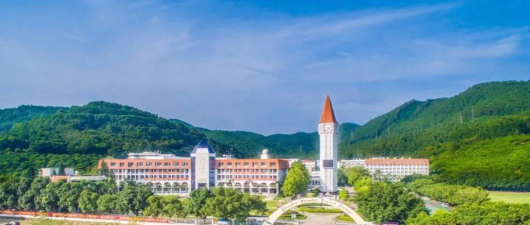 深圳市东方英文书院阅读区