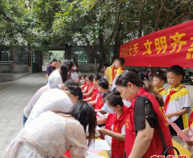衡阳市联盟山学校阅读区