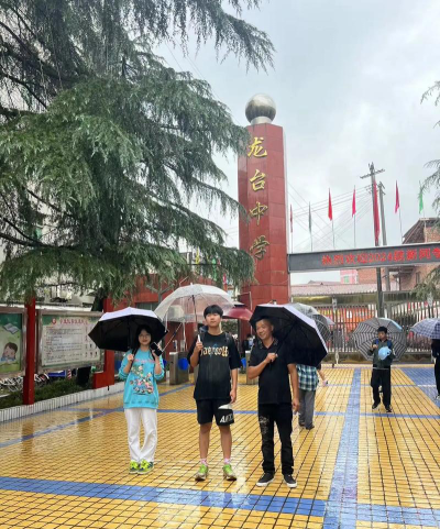 当阳市龙台中小学阅读区