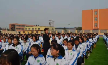 文安县新镇镇东海学校阅读区